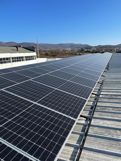 Harnessing the power of industrial solar panels for your business